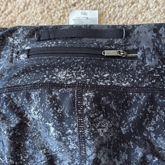 Women’s  Black and Gray Patterned Leggings - Picture 4 of 6